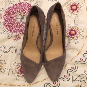 Antonio Melani gray pumps